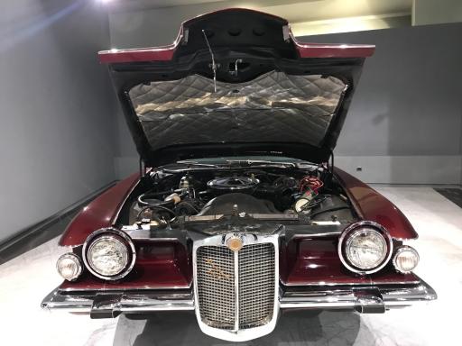 عکس موزه خودروهای تاریخی ایران