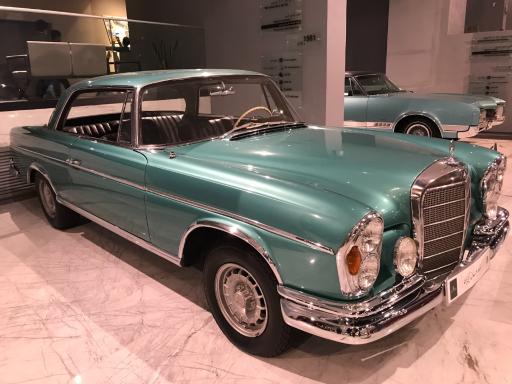 عکس موزه خودروهای تاریخی ایران