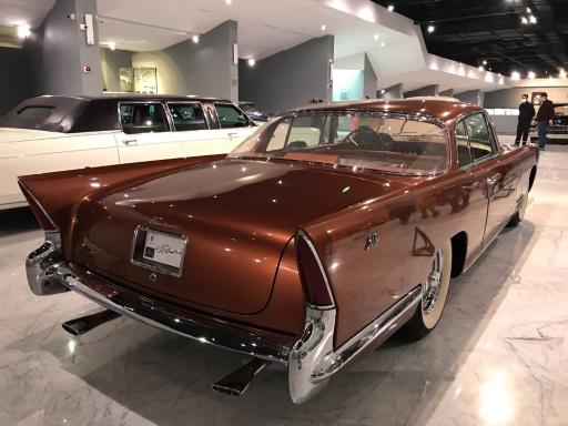 عکس موزه خودروهای تاریخی ایران