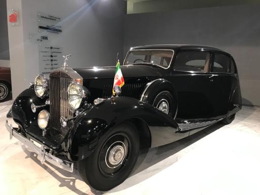 عکس موزه خودروهای تاریخی ایران