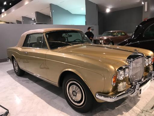 عکس موزه خودروهای تاریخی ایران