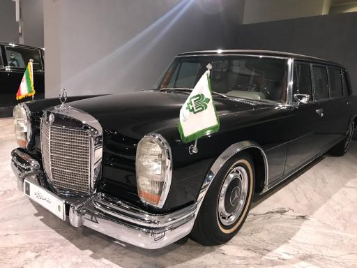 عکس موزه خودروهای تاریخی ایران