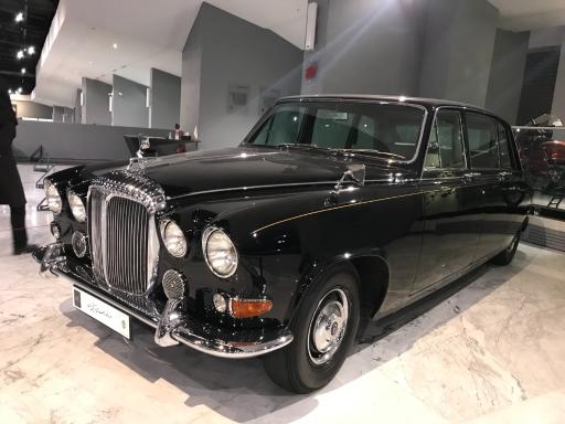 عکس موزه خودروهای تاریخی ایران