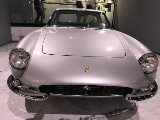 عکس موزه خودروهای تاریخی ایران