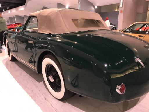 عکس موزه خودروهای تاریخی ایران