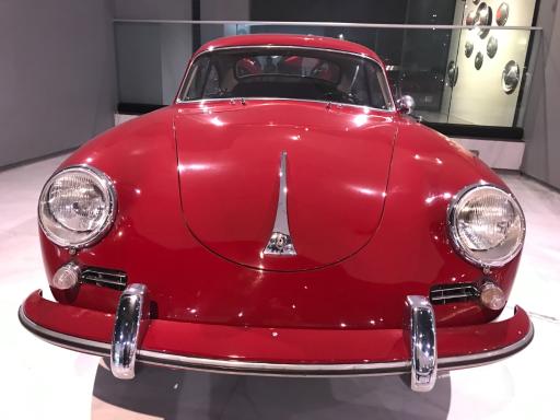 عکس موزه خودروهای تاریخی ایران