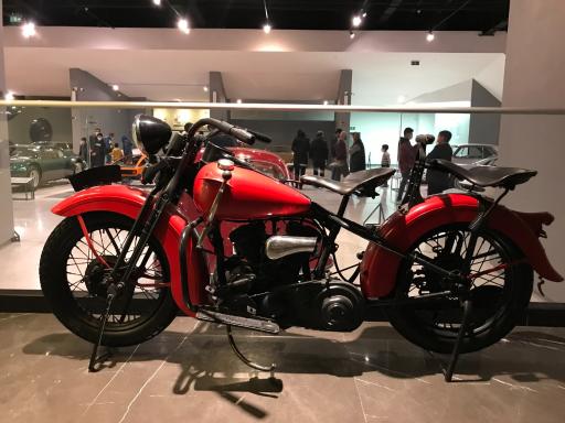 عکس موزه خودروهای تاریخی ایران