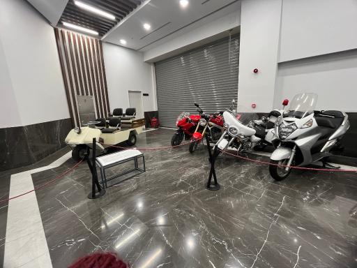 عکس موزه خودروهای تاریخی ایران