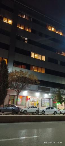 عکس ساختمان پزشکان آراد