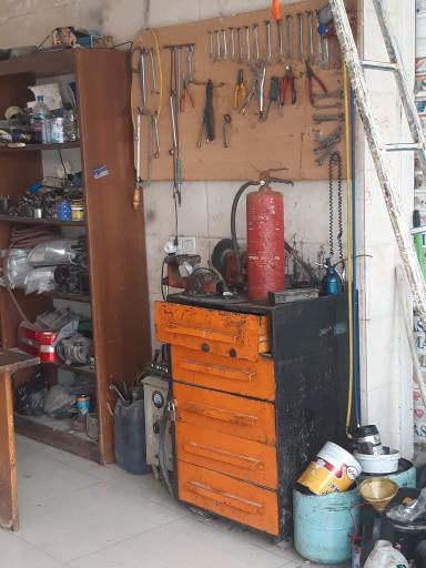 عکس خدمات برق و باطری وکولر قائم 