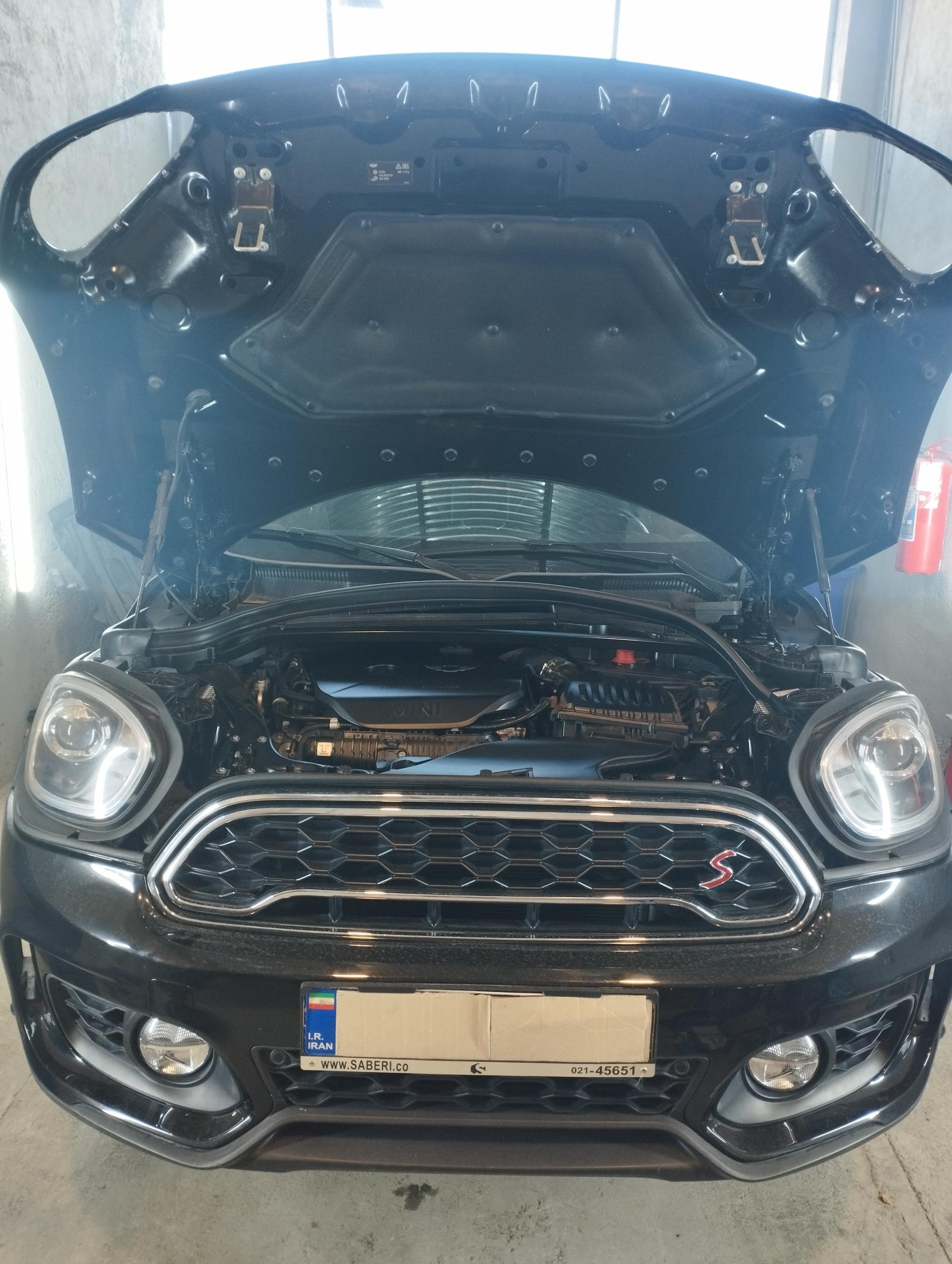 عکس تعمیرگاه بنز و بی ام و