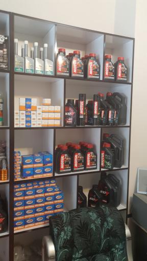 عکس فروشگاه تجهیزات موتورسواری اسب آهنی