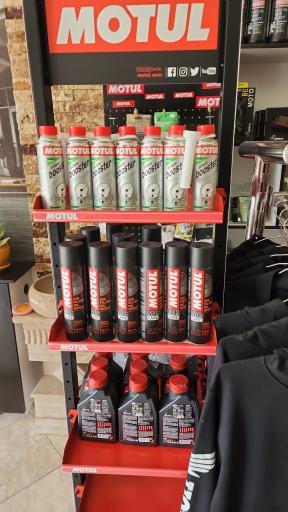 عکس فروشگاه تجهیزات موتورسواری اسب آهنی