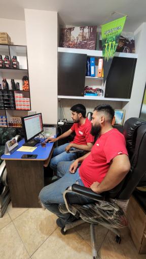 عکس فروشگاه تجهیزات موتورسواری اسب آهنی