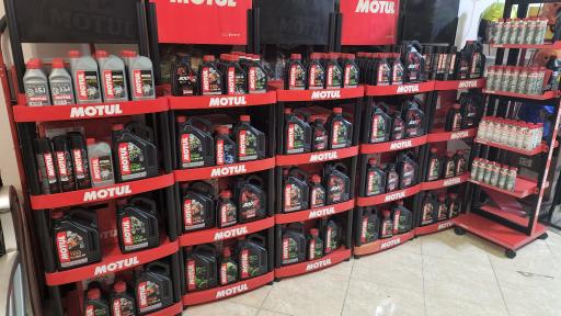 عکس فروشگاه تجهیزات موتورسواری اسب آهنی