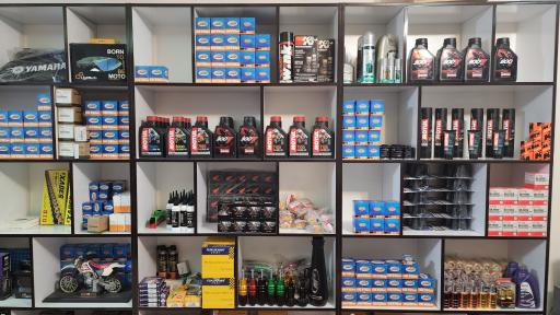 عکس فروشگاه تجهیزات موتورسواری اسب آهنی