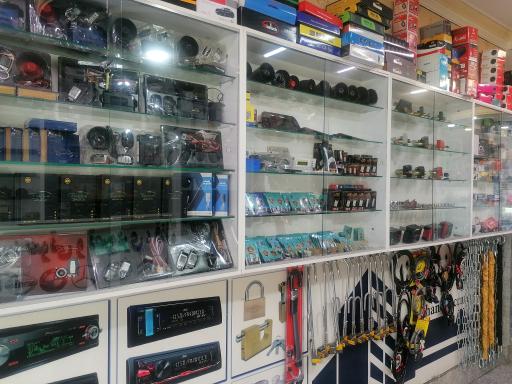 عکس کلید سازی و خدمت خودرویی سهند