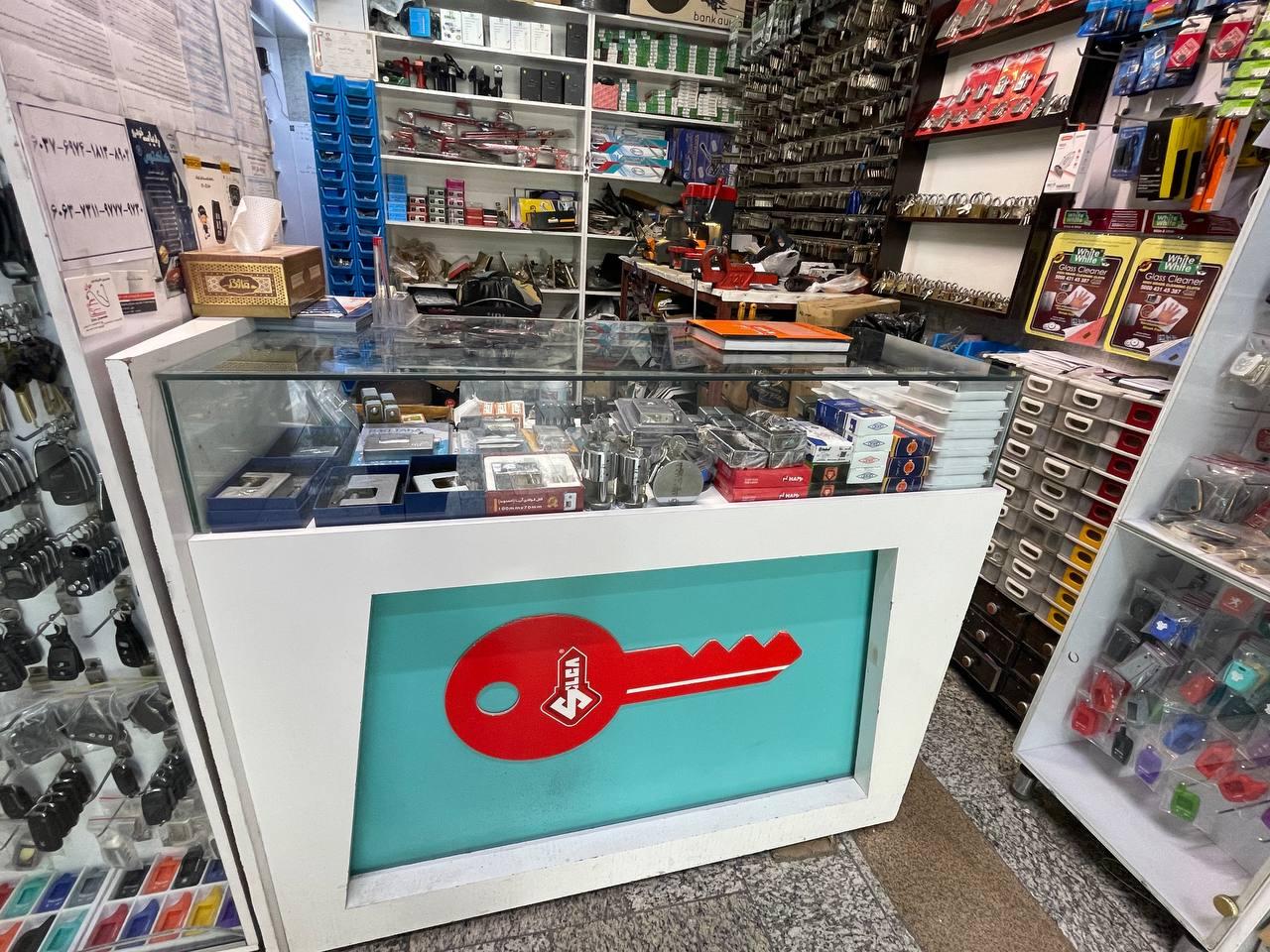 عکس کلید سازی و خدمت خودرویی سهند