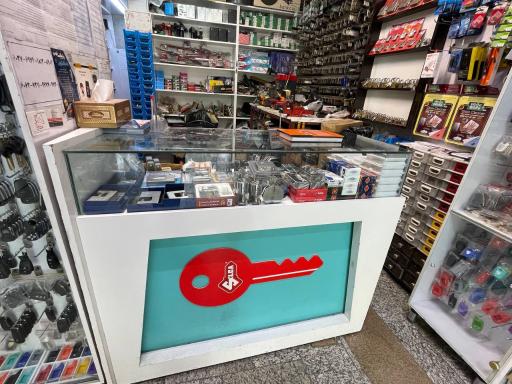 عکس کلید سازی و خدمت خودرویی سهند