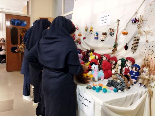 دبیرستان دخترانه فرهیختگان