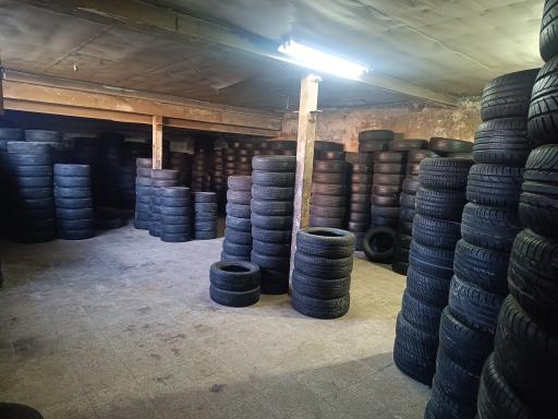 عکس لاستیک فروشی عباس