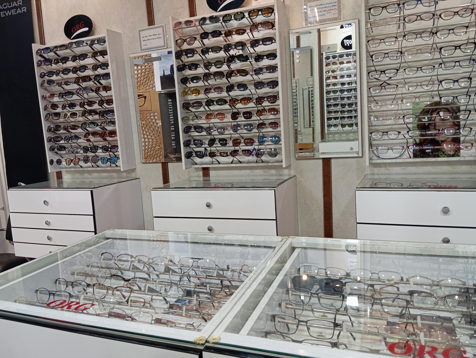 عکس عینک بابک