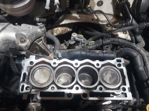 عکس مکانیک سیار کاشان تعمیرگاه خودرو ایرانی و خارجی علی معمار