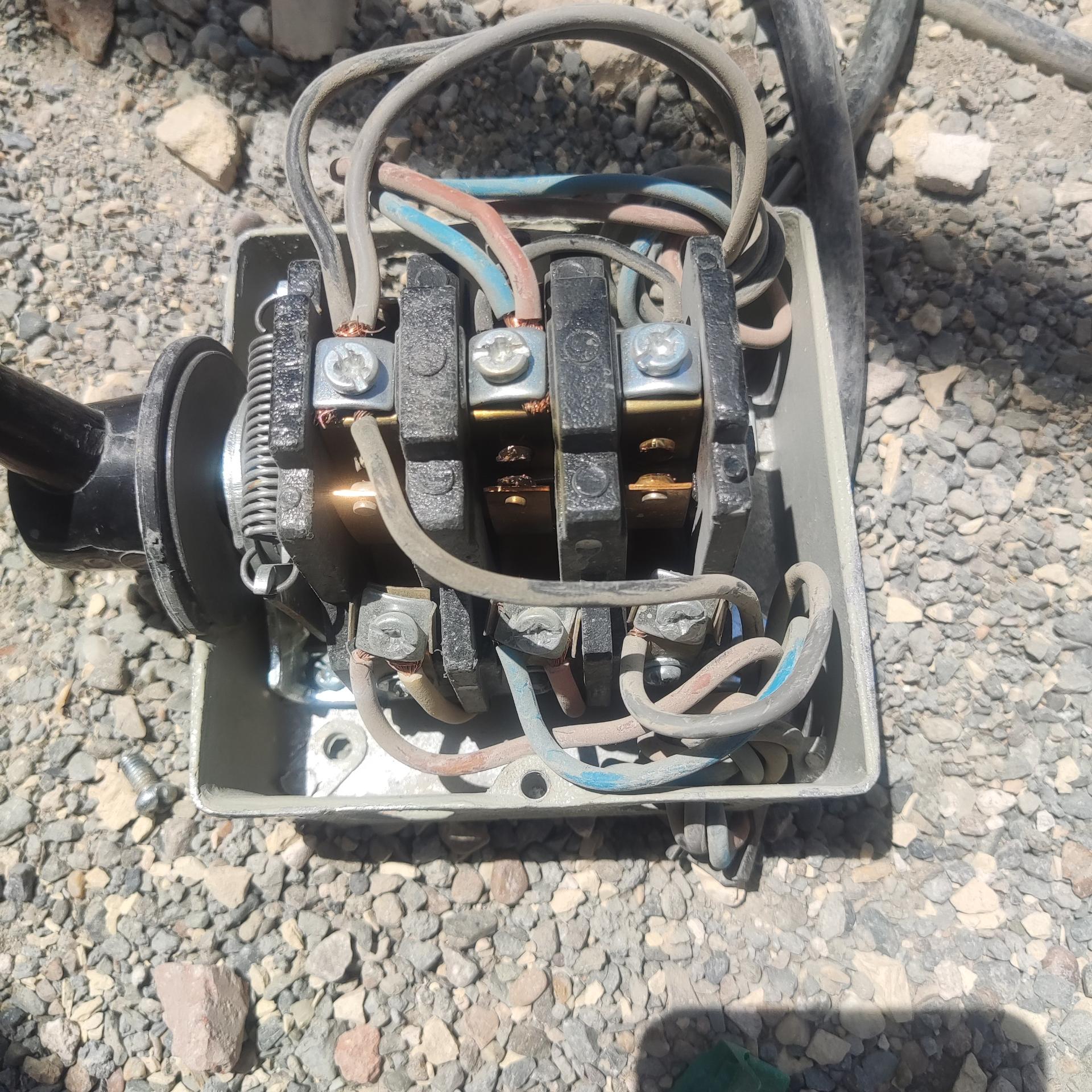 عکس گروه مهندسین برق 