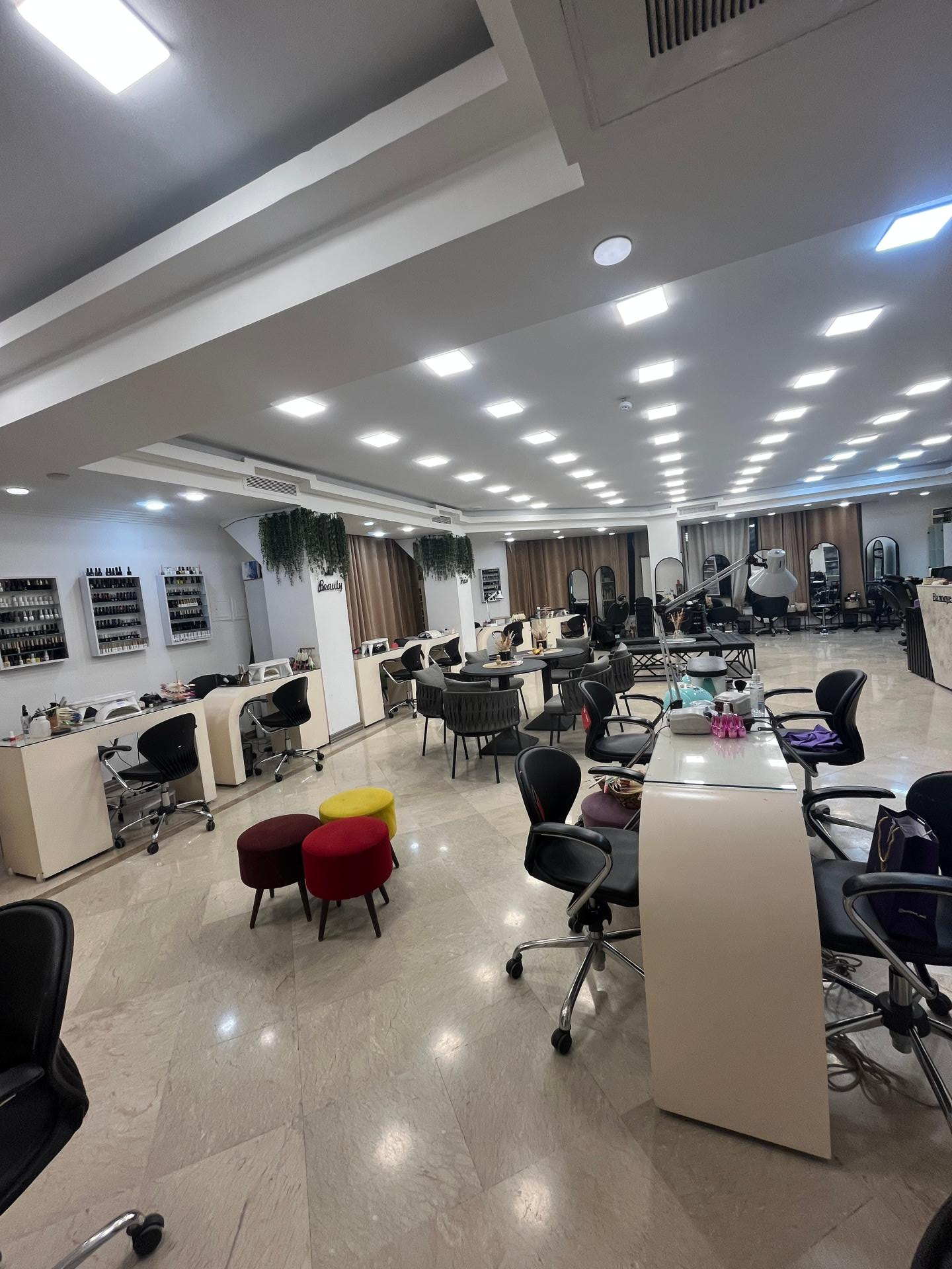 عکس سالن بانوی پاییزی