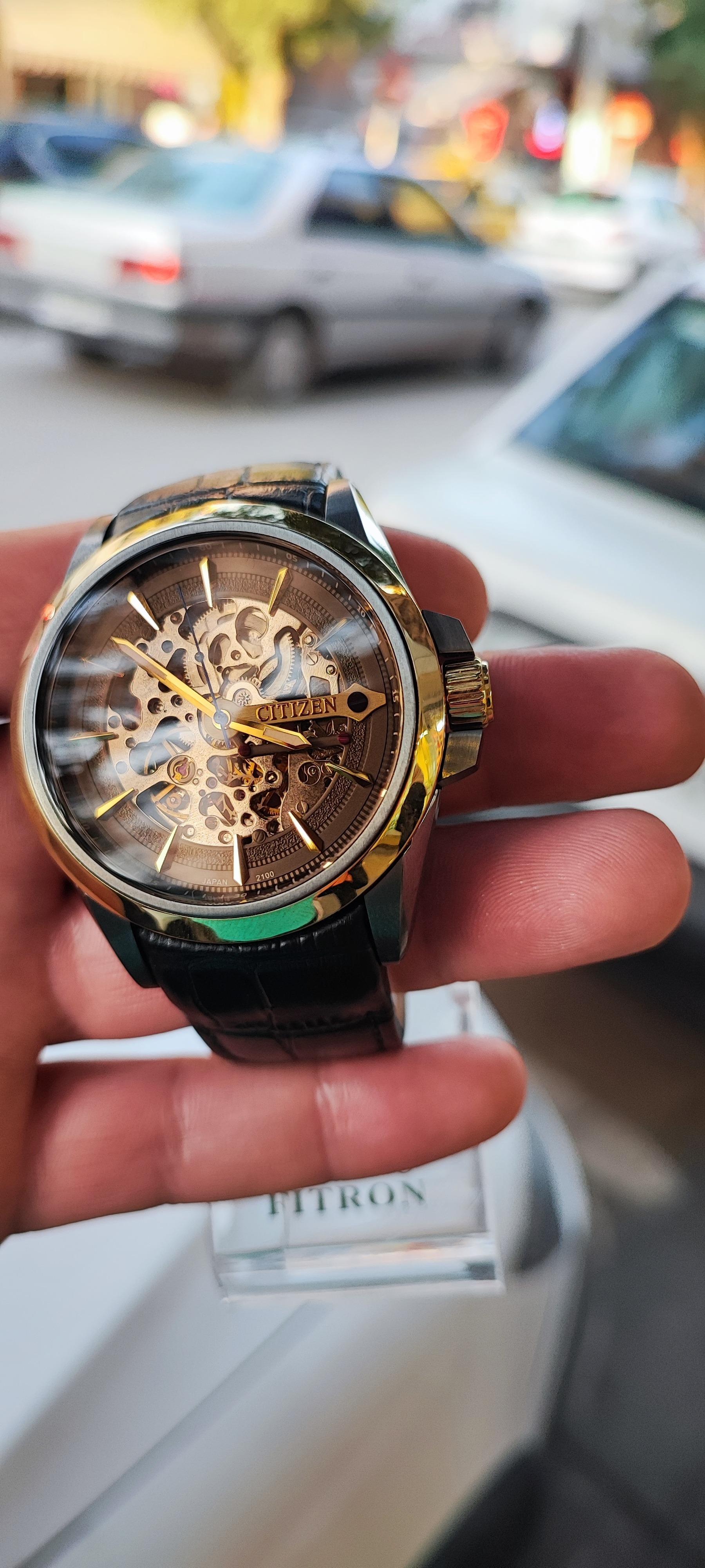 عکس گالری ساعت پیکاسو