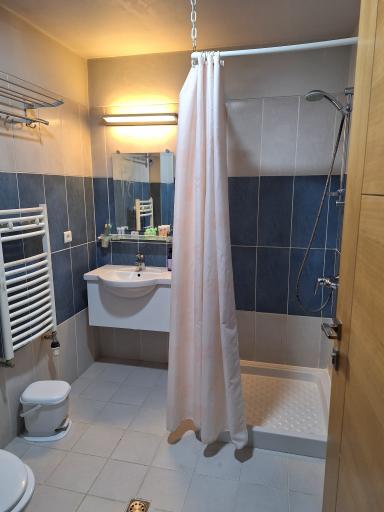 عکس ساختمان 2 هتل شرکت نفت