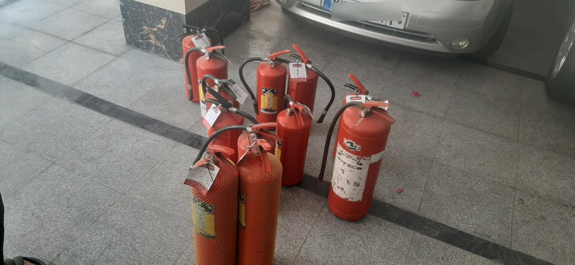 عکس شارژ کپسول آتش نشانی اکبری