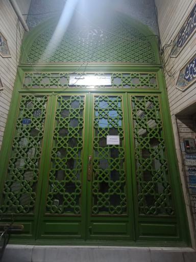 عکس دفتر پذیرش حسینیه قمی ها در مشهد مقدّس