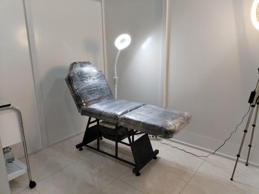 مطب زیبایی و درمانی دکتر میثم نوری