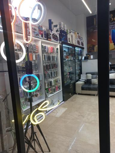 عکس فروشگاه موبایل بابک