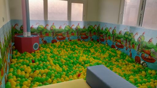 عکس خانه بازی کلبه شادی