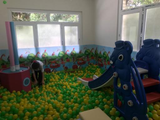 عکس خانه بازی کلبه شادی