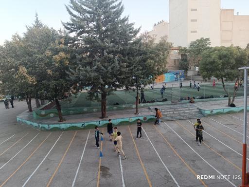 عکس دبستان پسرانه دوره اول و دوم حر ریاحی