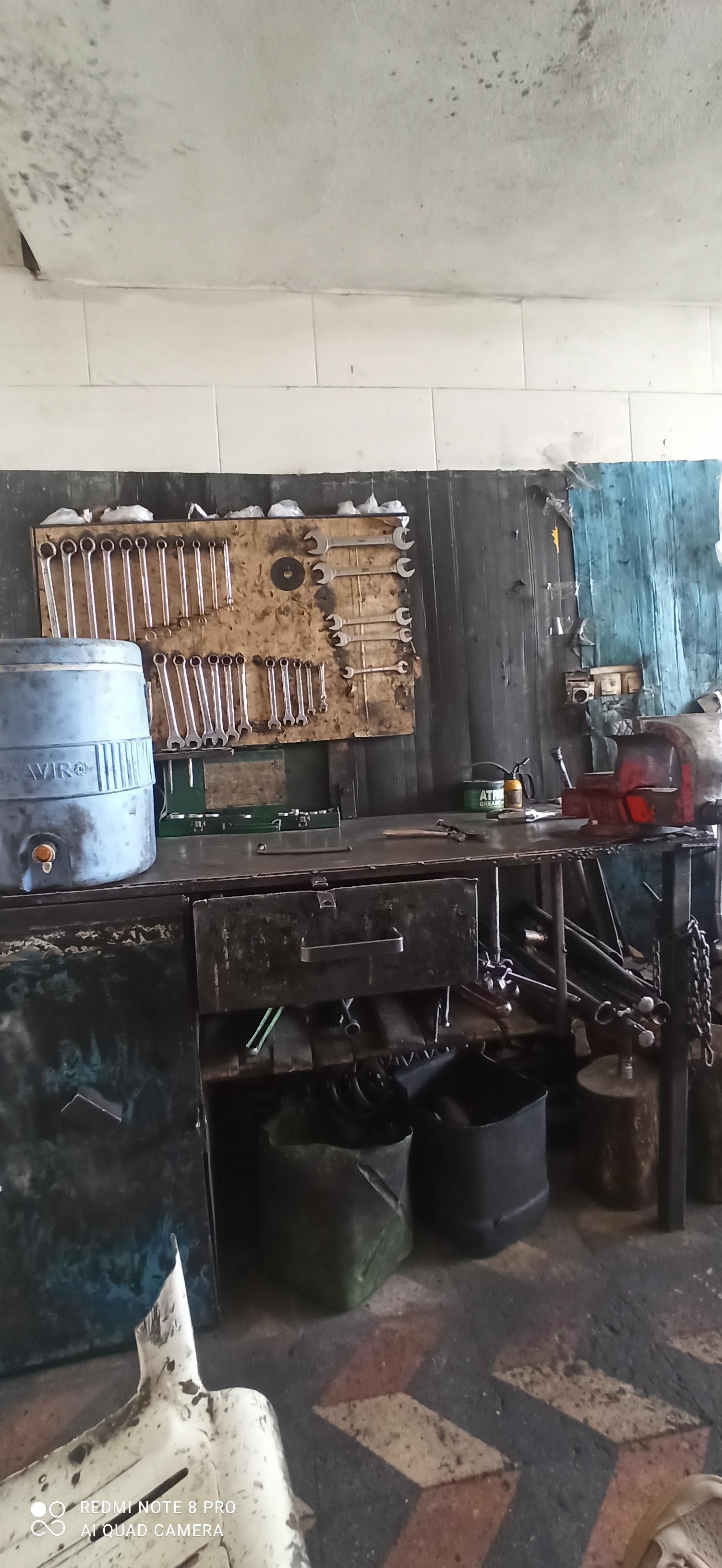 عکس تعمیرگاه اتومبیل (استاد علی)