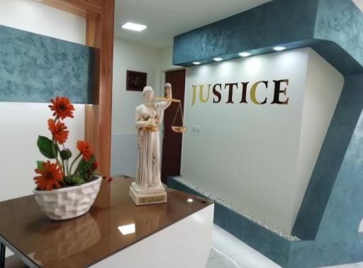 عکس دفتر وکالت لیلا صحرایی