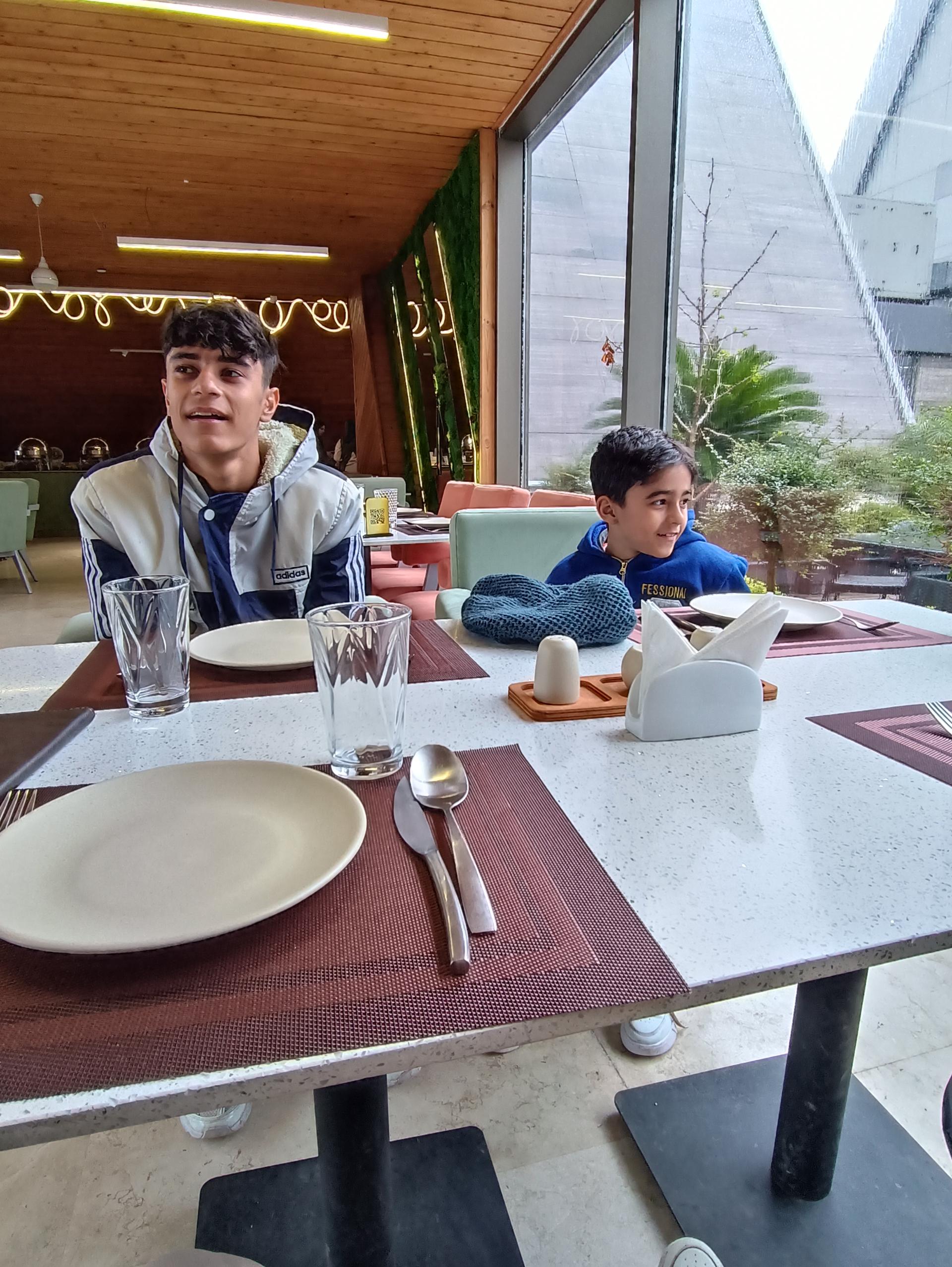 عکس رستوران ایرانی و عربی می‌جان