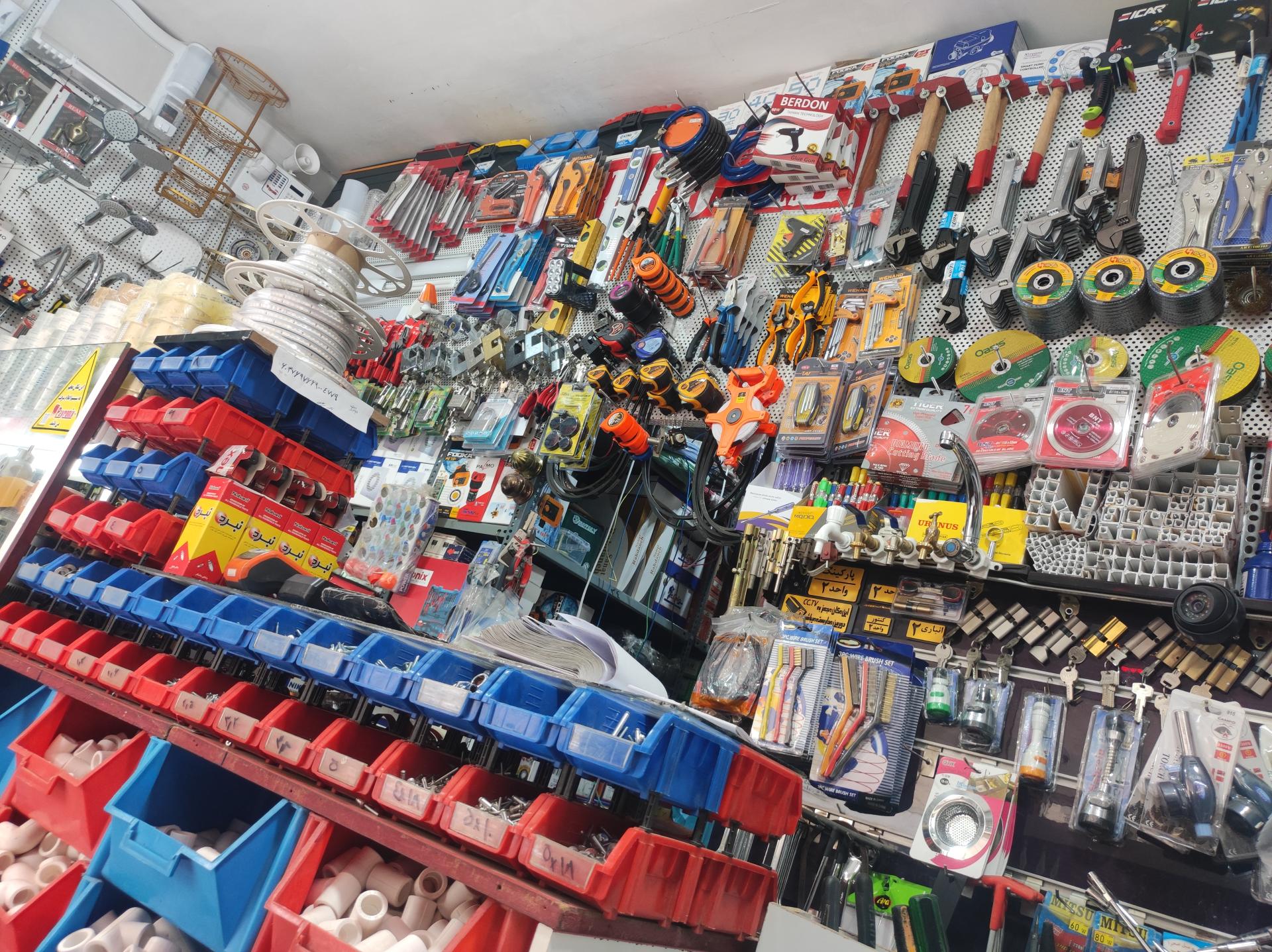 عکس رنگ و ابزار تاج