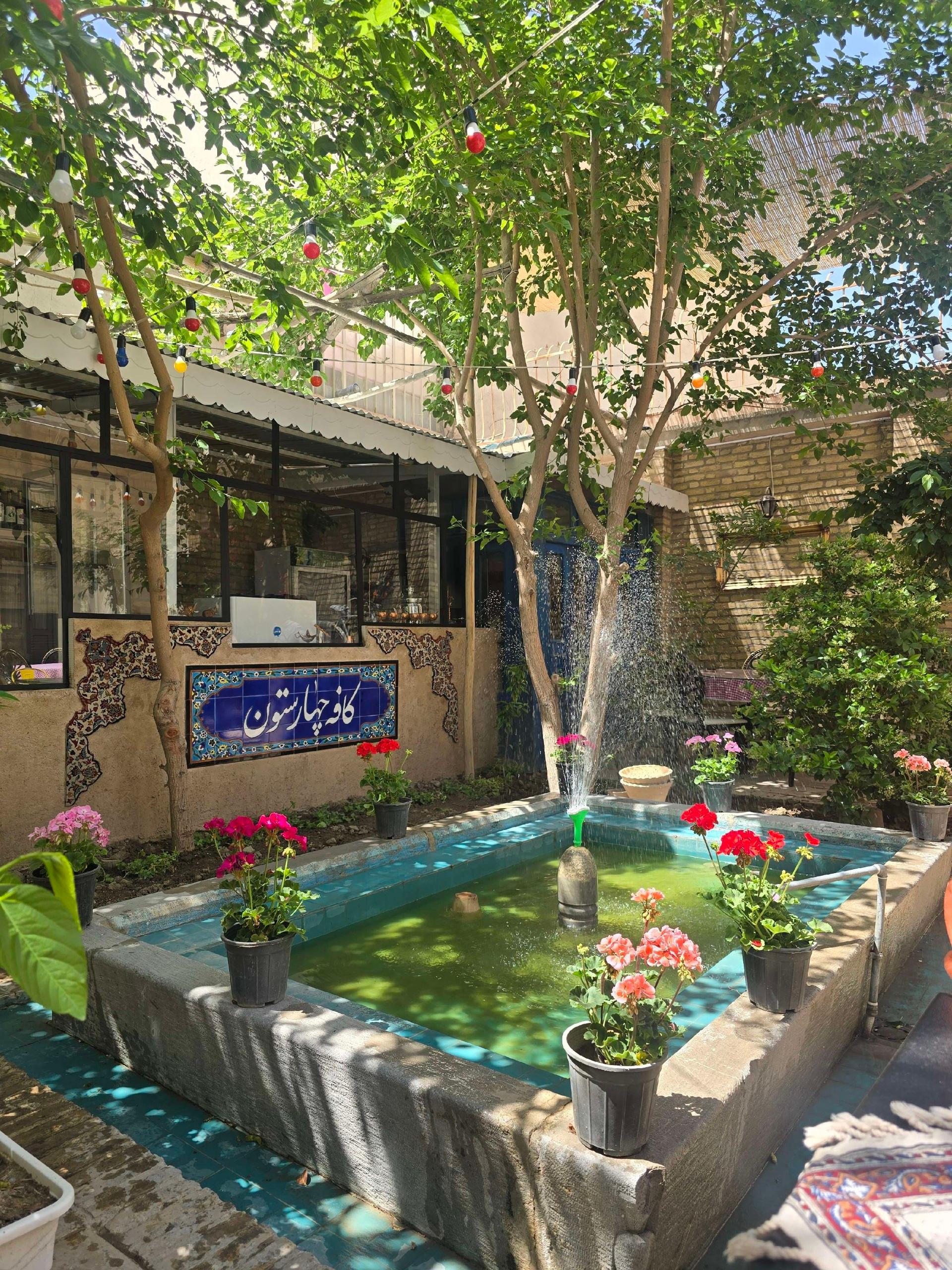 عکس هتل بومگردی و کافه چهارستون
