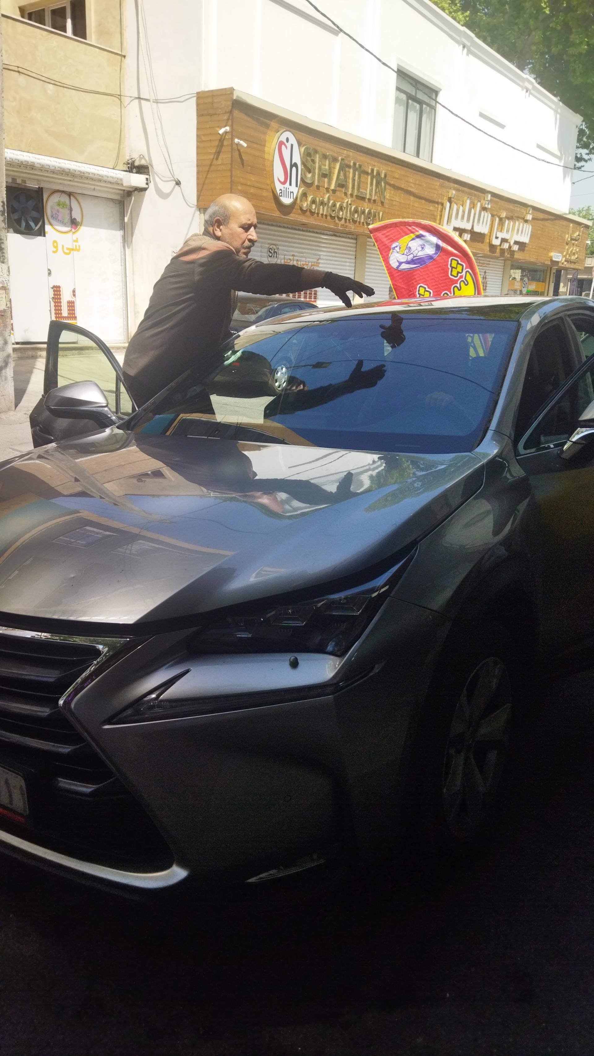 عکس شیشه اتومبیل فلاح 