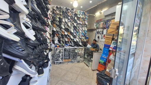 عکس کفش و کتانی مهدی