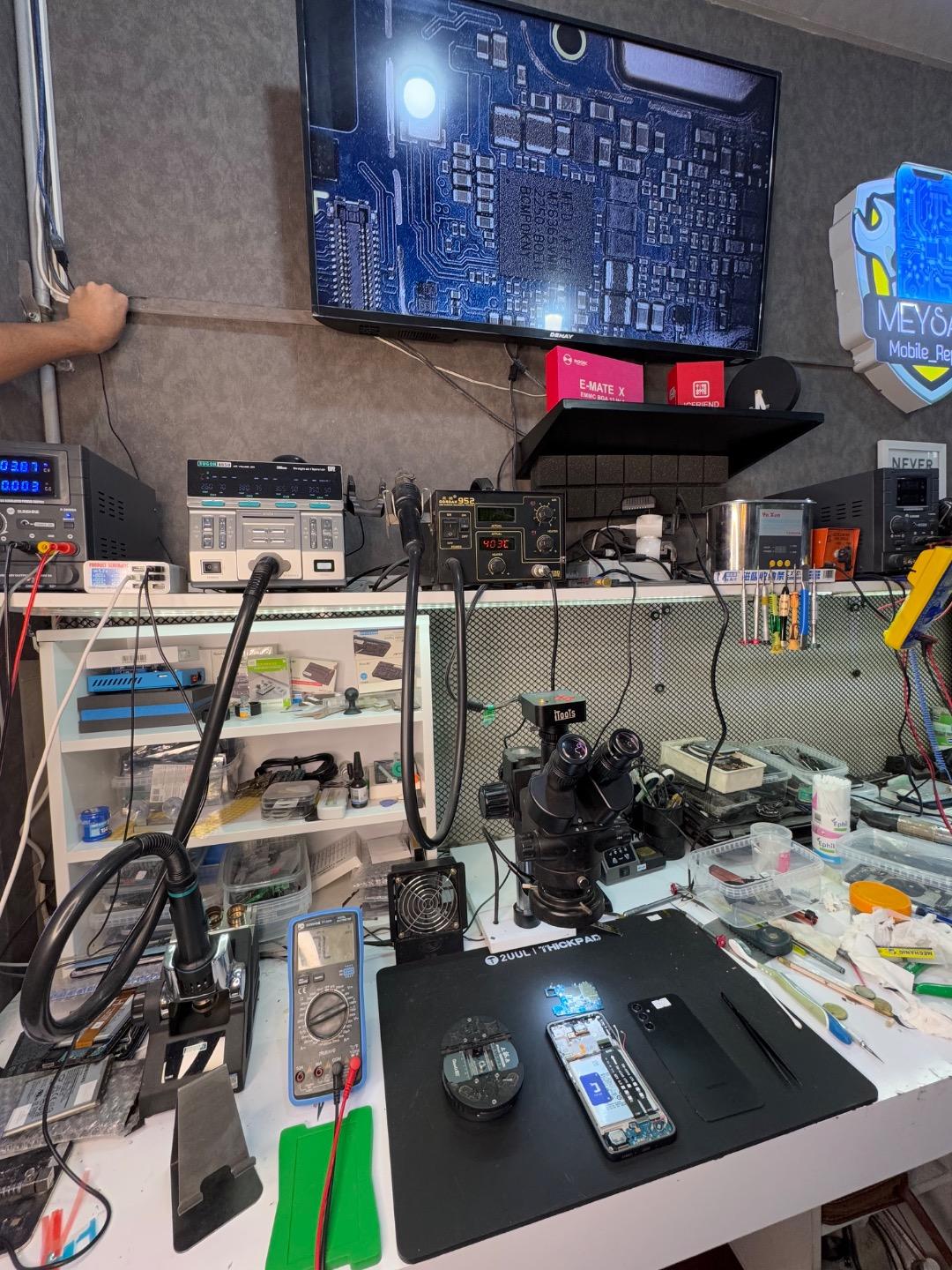 عکس تعمیرات تخصصی موبایل میثم