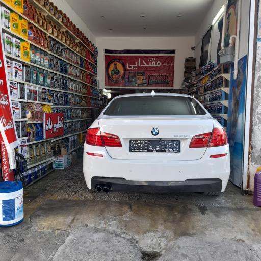 عکس تعویض روغن حسن مقتدایی