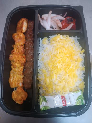 عکس تهیه غذا گلها