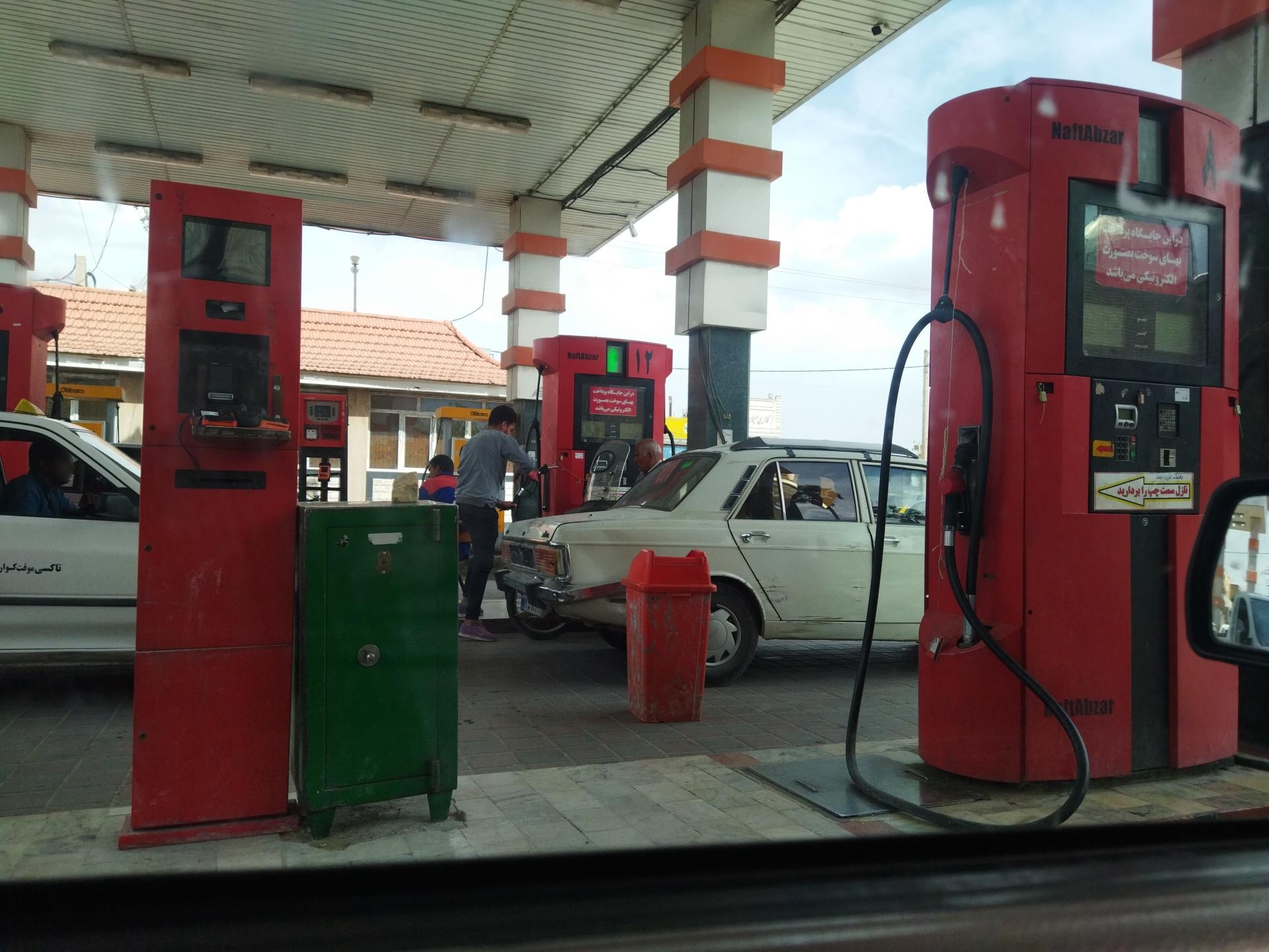 عکس جایگاه سوخت توانا (بنزین و گازوئیل)