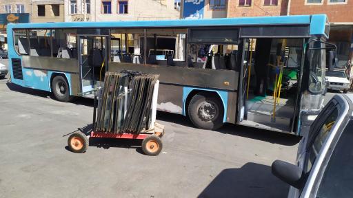 عکس شیشه اتومبیل نعمتی